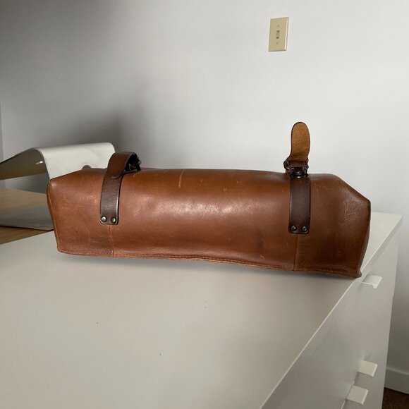 Aunts & Uncles Fella Leather Messenger Bag - Picture 8 of 13